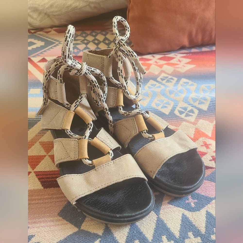 Sorel lace up sandals 7.5